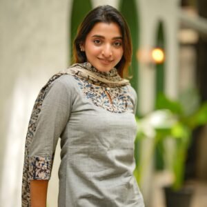 আভিজাত্যময় গ্রে কটন থ্রি পিস