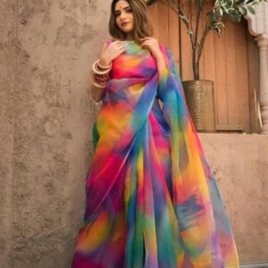 হাফসিল্ক শাড়ীতে হ্যান্ডপ্রিন্ট তুলির কাজ