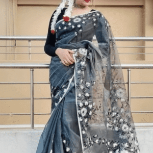 হাফ সিল্ক শাড়িতে হ্যান্ডপ্রিন্ট তুলির কাজ